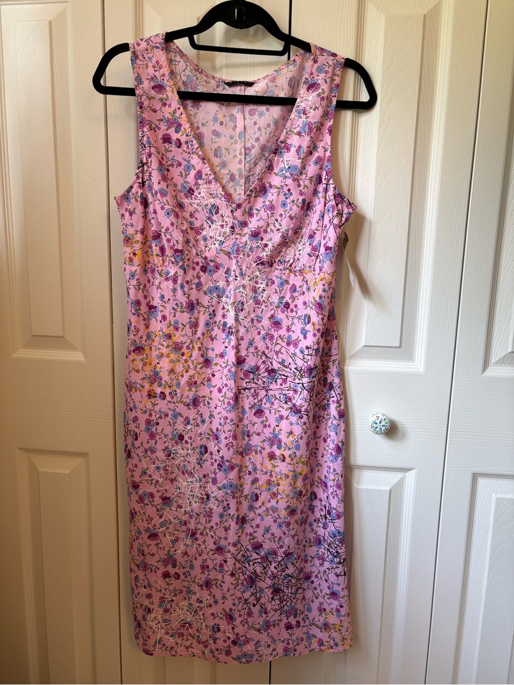 Sisley NWT Sleeveless Pink Floral V-Neck Dress